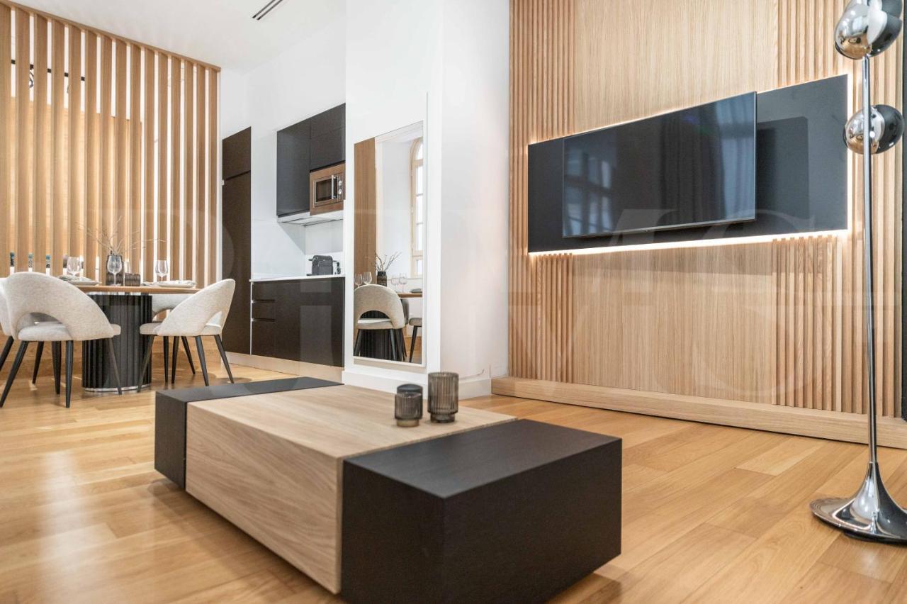 Elegant In The Heart Of By Rems Apartament *